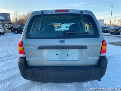 2005 Ford Escape XLS   - Photo 5 - Salem, IL 62881