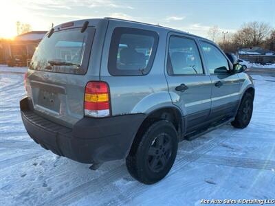 2005 Ford Escape XLS   - Photo 4 - Salem, IL 62881