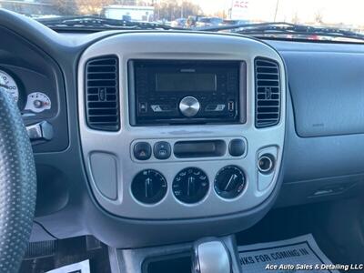 2005 Ford Escape XLS   - Photo 22 - Salem, IL 62881