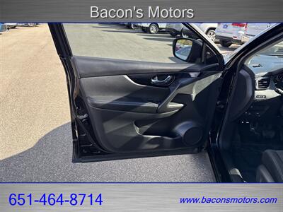 2018 Nissan Rogue Sport SV   - Photo 11 - Forest Lake, MN 55025