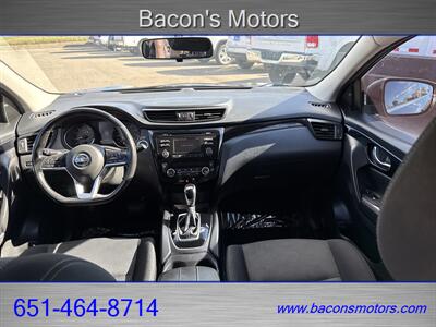 2018 Nissan Rogue Sport SV   - Photo 17 - Forest Lake, MN 55025