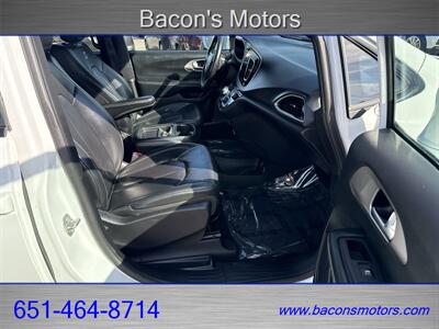 2020 Chrysler Pacifica Launch Edition   - Photo 17 - Forest Lake, MN 55025
