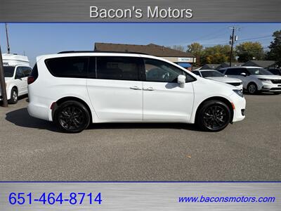 2020 Chrysler Pacifica Launch Edition   - Photo 4 - Forest Lake, MN 55025