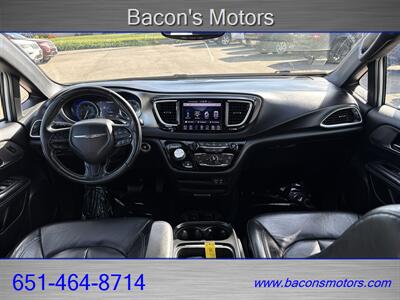 2020 Chrysler Pacifica Launch Edition   - Photo 18 - Forest Lake, MN 55025