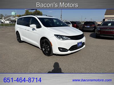 2020 Chrysler Pacifica Launch Edition   - Photo 3 - Forest Lake, MN 55025