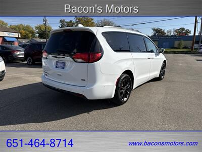 2020 Chrysler Pacifica Launch Edition   - Photo 5 - Forest Lake, MN 55025