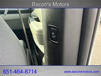 2022 Kia Carnival LX   - Photo 16 - Forest Lake, MN 55025