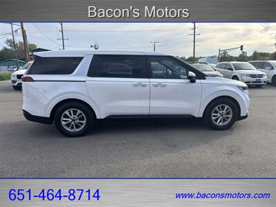 2022 Kia Carnival LX   - Photo 4 - Forest Lake, MN 55025