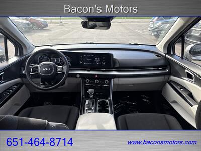 2022 Kia Carnival LX   - Photo 18 - Forest Lake, MN 55025