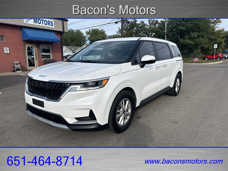 2022 Kia Carnival LX   - Photo 1 - Forest Lake, MN 55025