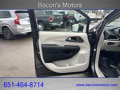 2022 Chrysler Pacifica Touring L - Photo 10 - Forest Lake, MN 55025