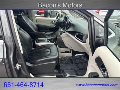2022 Chrysler Pacifica Touring L - Photo 20 - Forest Lake, MN 55025