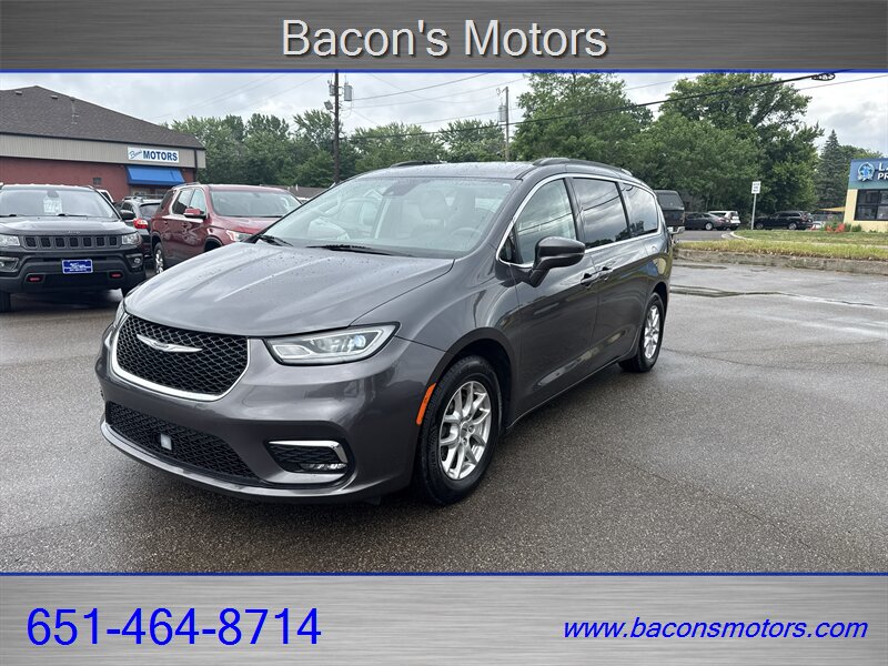 2022 Chrysler Pacifica Touring L   - Photo 1 - Forest Lake, MN 55025