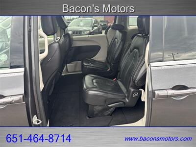 2022 Chrysler Pacifica Touring L - Photo 12 - Forest Lake, MN 55025