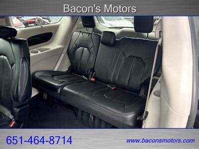 2022 Chrysler Pacifica Touring L - Photo 13 - Forest Lake, MN 55025