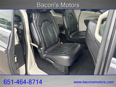 2022 Chrysler Pacifica Touring L - Photo 17 - Forest Lake, MN 55025