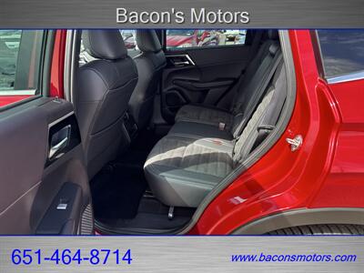 2023 Mitsubishi Outlander PHEV SE - Photo 13 - Forest Lake, MN 55025