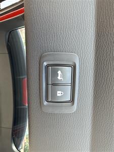 2023 Mitsubishi Outlander PHEV SE - Photo 16 - Forest Lake, MN 55025