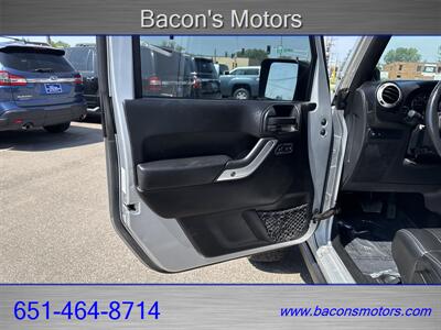 2012 Jeep Wrangler Unlimited Rubicon   - Photo 11 - Forest Lake, MN 55025