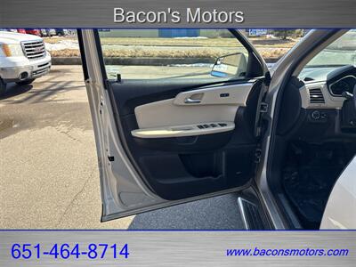 2011 Chevrolet Traverse LTZ   - Photo 9 - Forest Lake, MN 55025