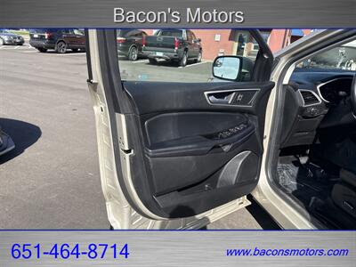 2018 Ford Edge SEL   - Photo 9 - Forest Lake, MN 55025