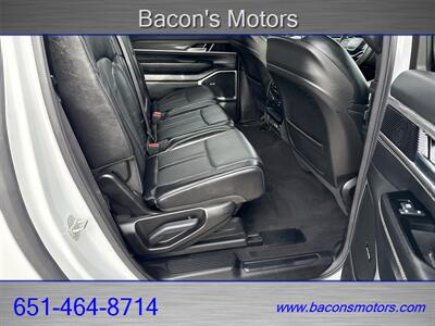 2024 Jeep Wagoneer L Series II   - Photo 23 - Forest Lake, MN 55025