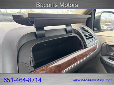 2011 Chrysler Town & Country Limited - Photo 25 - Forest Lake, MN 55025