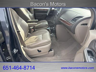 2011 Chrysler Town & Country Limited - Photo 15 - Forest Lake, MN 55025