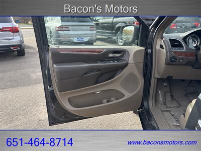 2011 Chrysler Town & Country Limited - Photo 9 - Forest Lake, MN 55025