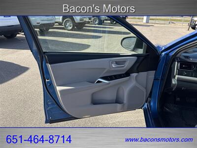 2017 Toyota Camry SE - Photo 10 - Forest Lake, MN 55025