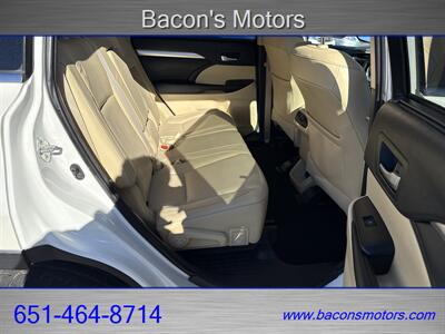 2018 Toyota Highlander XLE   - Photo 17 - Forest Lake, MN 55025