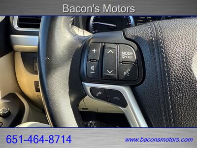 2018 Toyota Highlander XLE   - Photo 23 - Forest Lake, MN 55025