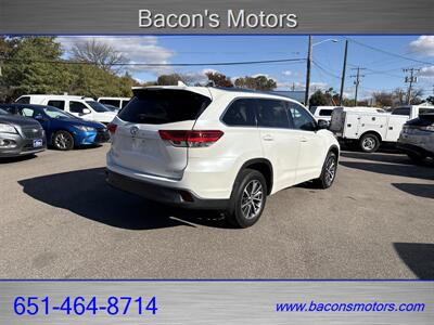 2018 Toyota Highlander XLE   - Photo 5 - Forest Lake, MN 55025
