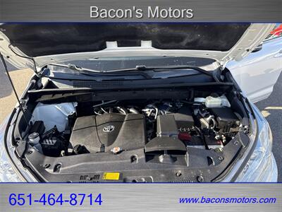 2018 Toyota Highlander XLE   - Photo 10 - Forest Lake, MN 55025