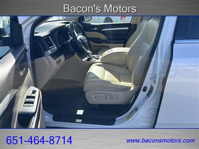 2018 Toyota Highlander XLE   - Photo 11 - Forest Lake, MN 55025