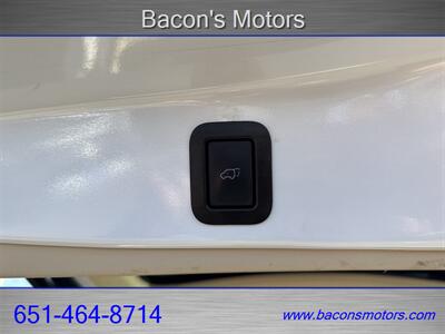 2018 Toyota Highlander XLE   - Photo 16 - Forest Lake, MN 55025