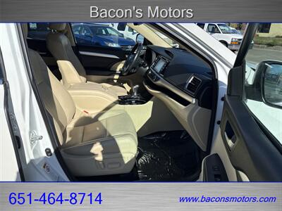 2018 Toyota Highlander XLE   - Photo 19 - Forest Lake, MN 55025