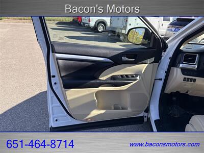 2018 Toyota Highlander XLE   - Photo 12 - Forest Lake, MN 55025