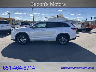 2018 Toyota Highlander XLE   - Photo 8 - Forest Lake, MN 55025