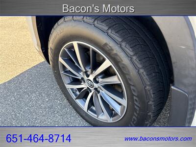 2018 Toyota Highlander XLE   - Photo 9 - Forest Lake, MN 55025