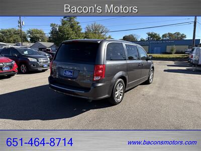 2018 Dodge Grand Caravan SXT   - Photo 5 - Forest Lake, MN 55025