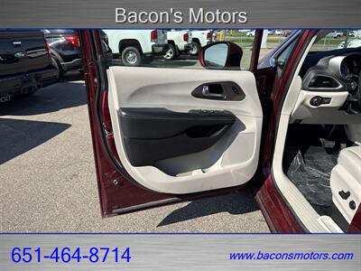 2021 Chrysler Pacifica Touring L AWD - Photo 9 - Forest Lake, MN 55025