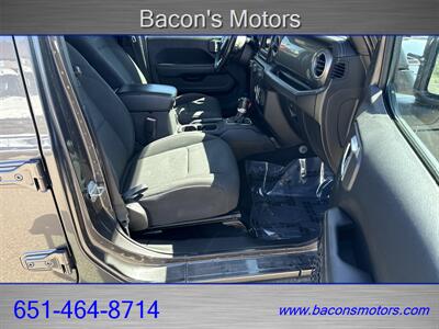 2019 Jeep Wrangler Unlimited Sahara   - Photo 16 - Forest Lake, MN 55025