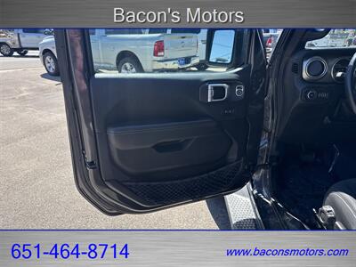 2019 Jeep Wrangler Unlimited Sahara   - Photo 11 - Forest Lake, MN 55025