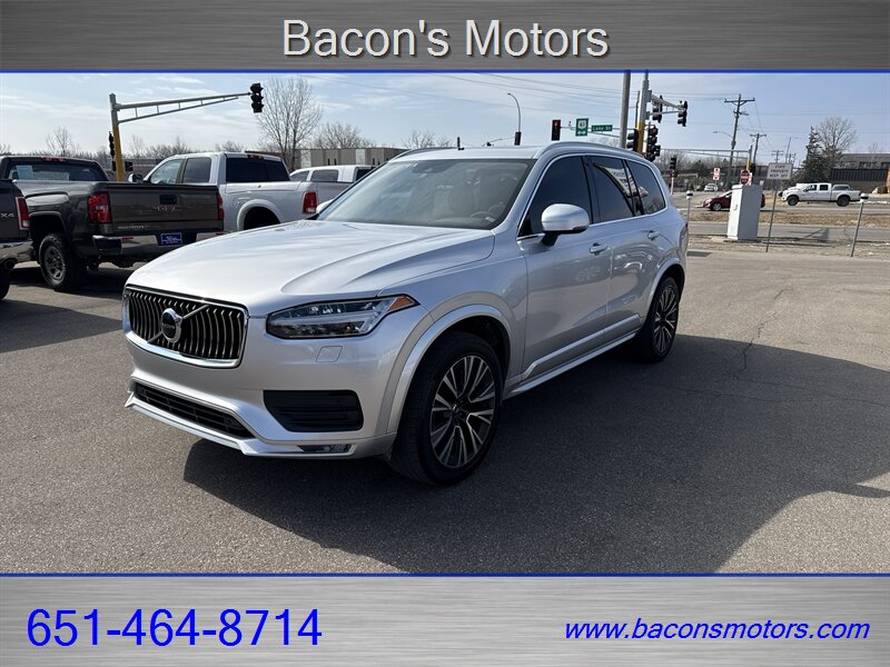 2022 Volvo XC90 T5 Momentum  