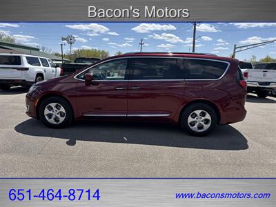 2017 Chrysler Pacifica Touring-L Plus   - Photo 8 - Forest Lake, MN 55025
