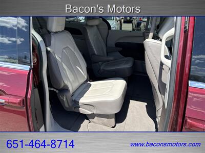 2017 Chrysler Pacifica Touring-L Plus   - Photo 16 - Forest Lake, MN 55025