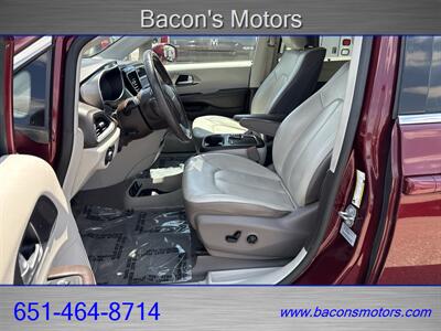 2017 Chrysler Pacifica Touring-L Plus   - Photo 11 - Forest Lake, MN 55025