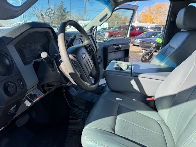 2012 Ford F-550 - Photo 15
