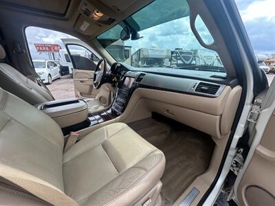 2014 Cadillac Escalade Luxury AWD - Photo 12 - Mesa, AZ 85201